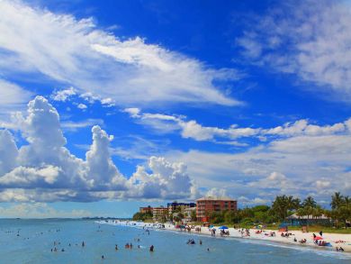 Fort Myers 2 Bedroom Vacation Condo Short Walk to Beach
